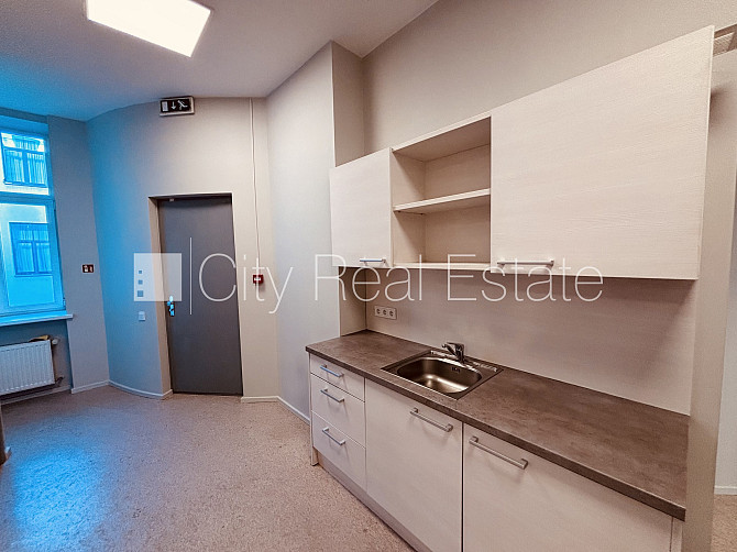 Namīpašums, ir lifts, kāpņu telpa pēc kapitālā remonta, logi vērsti uz pagalma pusi, logi Rīga - foto 14