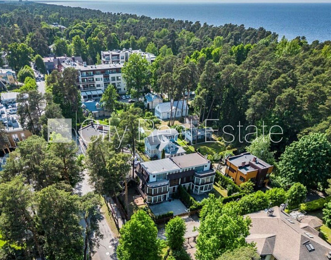 Slēgts pagalms, teritorijas iebrauktuves vārti aprīkoti ar automatizētu atvēršanās un Jūrmala - foto 1