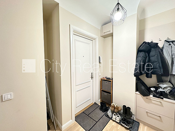 Fasādes māja, renovēta māja, slēgts pagalms, teritorijas iebrauktuves vārti aprīkoti ar Rīga - foto 8