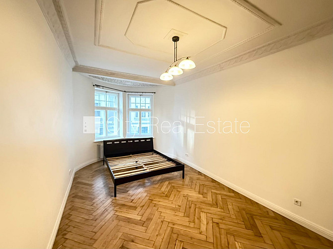Fasādes māja, renovēta māja, slēgts pagalms, ieeja no ielas, luksuss apartamenti , logi Rīga - foto 5