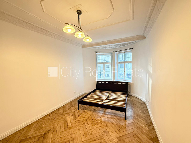 Fasādes māja, renovēta māja, slēgts pagalms, ieeja no ielas, luksuss apartamenti , logi Rīga - foto 4