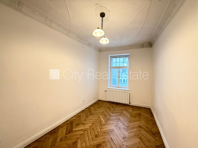 Fasādes māja, renovēta māja, slēgts pagalms, ieeja no ielas, luksuss apartamenti , logi Rīga - foto 6