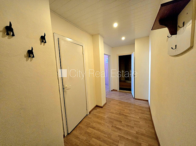 Fasādes māja, ieeja no ielas, kāpņu telpa pēc kapitālā remonta, guļamistabu skaits 1 gab., Rīga - foto 10