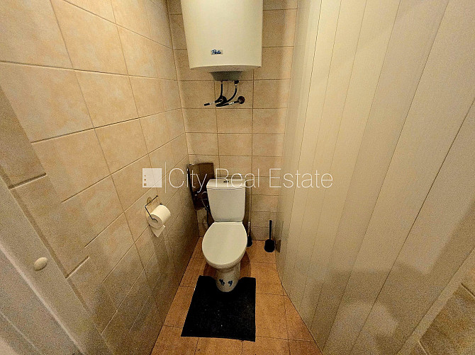 Fasādes māja, ieeja no ielas, kāpņu telpa pēc kapitālā remonta, guļamistabu skaits 1 gab., Rīga - foto 13