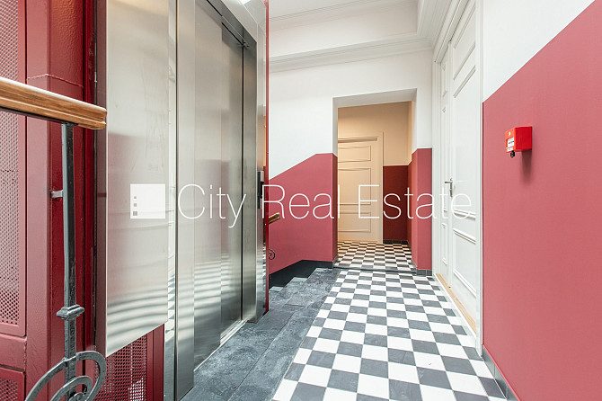 Zeme īpašumā, fasādes māja, renovēta māja, slēgts pagalms, ir lifts, kāpņu telpa pēc Rīga - foto 13