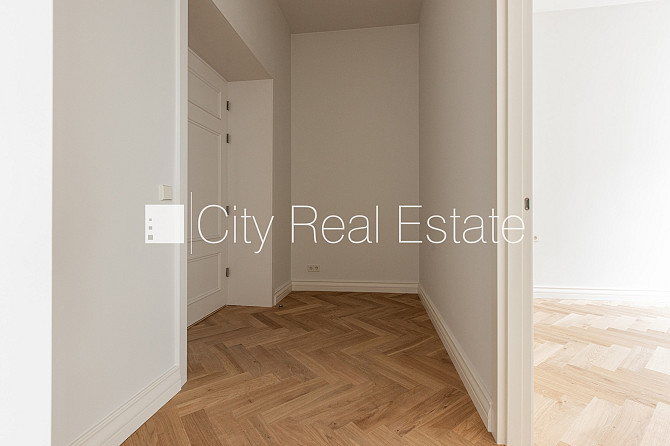 Zeme īpašumā, fasādes māja, renovēta māja, slēgts pagalms, ir lifts, kāpņu telpa pēc Rīga - foto 10