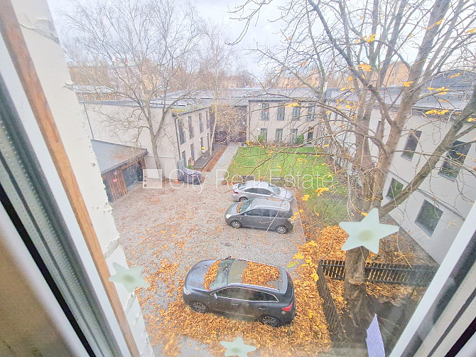 Pagalma ēka, vieta automašīnai, ieeja no pagalma, logi vērsti uz pagalma pusi, istaba izolēta, Rīga - foto 7