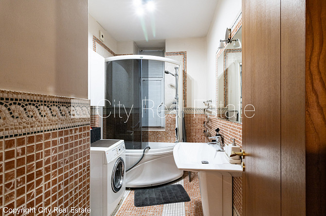 Renovēta māja, maksas stāvvieta, ir lifts, guļamistabu skaits 1 gab., viesistaba, viena istaba Rīga - foto 10