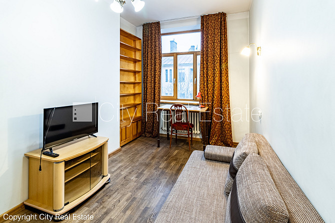Pagalma māja, slēgts pagalms, objektu apsargā fiziskā apsardze, ieeja no pagalma, pagalmā Rīga - foto 2