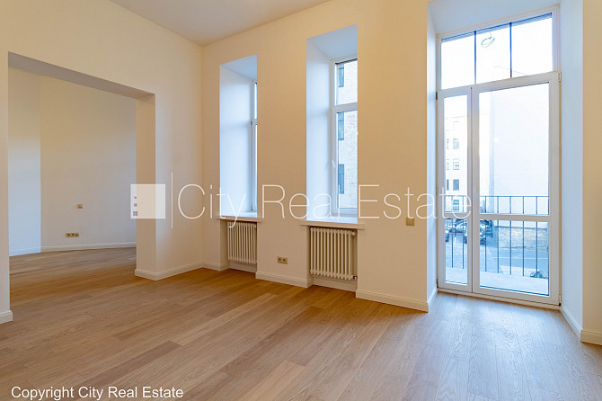 Fasādes māja, renovēta māja, fasāde ar dekoratīvo apmetumu, slēgts pagalms, ieeja no ielas Rīga - foto 1
