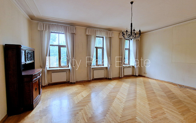 Zeme īpašumā, fasādes māja, renovēta māja, mainīts Jumta segums, labiekārtota apzaļumota Rīga - foto 8