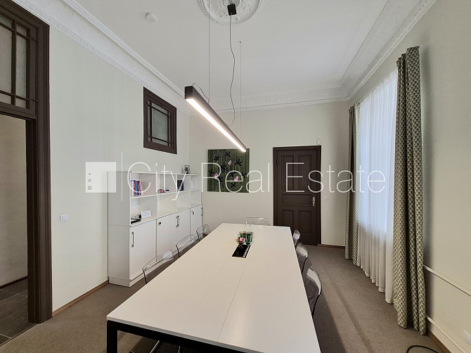 Fasādes māja, renovēta māja, ieeja no ielas, beletāža, kāpņu telpa pēc kapitālā remonta, Rīga - foto 11