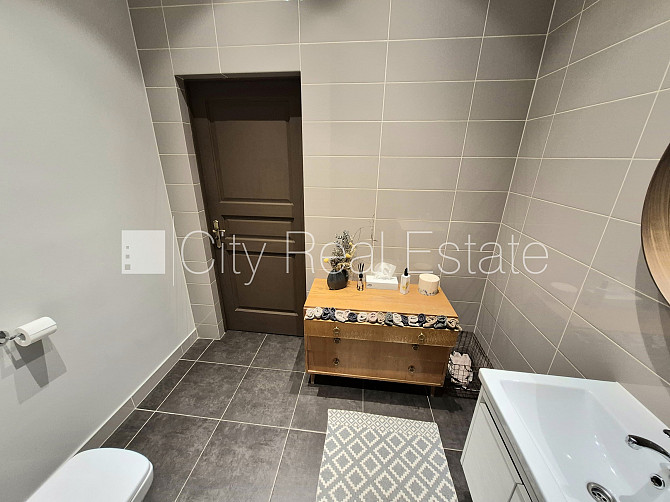 Fasādes māja, renovēta māja, ieeja no ielas, beletāža, kāpņu telpa pēc kapitālā remonta, Rīga - foto 18
