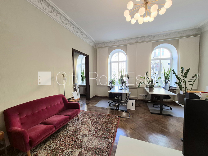 Fasādes māja, renovēta māja, ieeja no ielas, beletāža, kāpņu telpa pēc kapitālā remonta, Rīga - foto 6