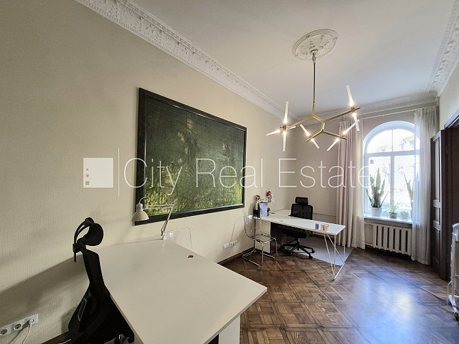 Fasādes māja, renovēta māja, ieeja no ielas, beletāža, kāpņu telpa pēc kapitālā remonta, Rīga - foto 3