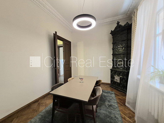 Fasādes māja, renovēta māja, ieeja no ielas, beletāža, kāpņu telpa pēc kapitālā remonta, Rīga - foto 9