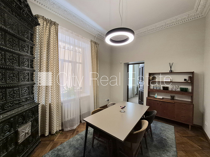 Fasādes māja, renovēta māja, ieeja no ielas, beletāža, kāpņu telpa pēc kapitālā remonta, Rīga - foto 7