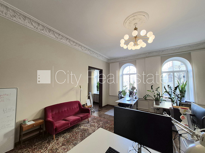 Fasādes māja, renovēta māja, ieeja no ielas, beletāža, kāpņu telpa pēc kapitālā remonta, Rīga - foto 5