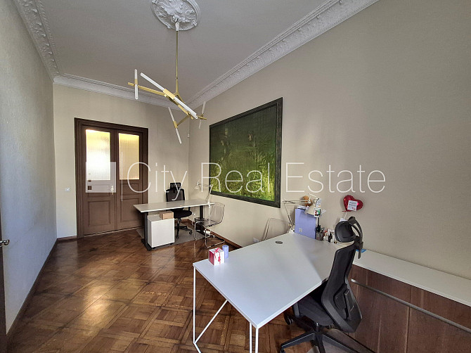 Fasādes māja, renovēta māja, ieeja no ielas, beletāža, kāpņu telpa pēc kapitālā remonta, Rīga - foto 4