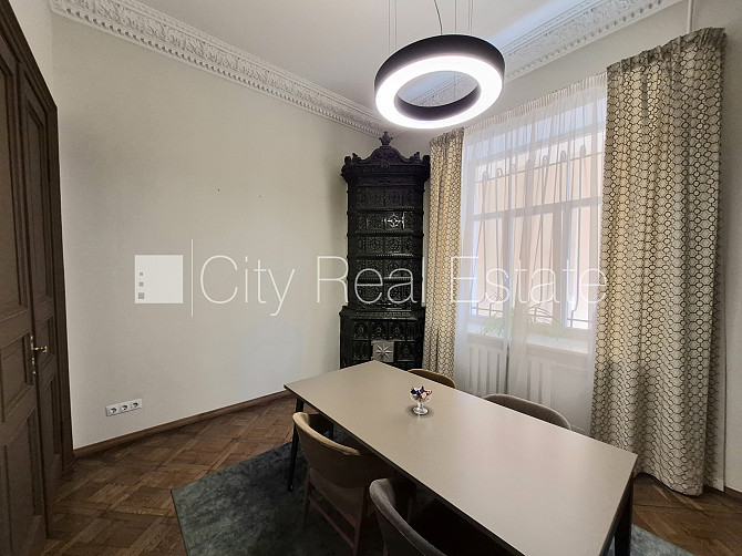 Fasādes māja, renovēta māja, ieeja no ielas, beletāža, kāpņu telpa pēc kapitālā remonta, Rīga - foto 8