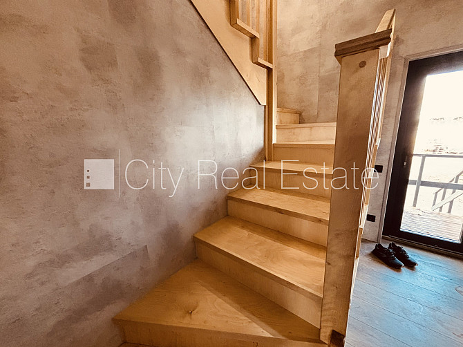 Privātmāja, labiekārtots apzaļumots pagalms, iežogota teritorija ar metāla sētu, bezmaksas Rīga - foto 20
