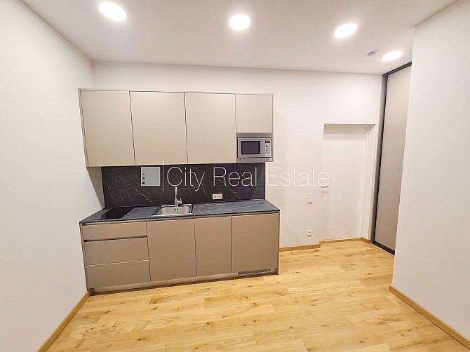 Pagalma ēka, renovēta māja, slēgts pagalms, ieeja no pagalma, ir lifts, kāpņu telpa pēc Rīga - foto 7
