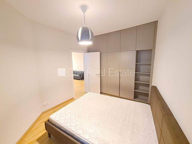 Pagalma ēka, renovēta māja, slēgts pagalms, ieeja no pagalma, ir lifts, kāpņu telpa pēc Rīga - foto 13