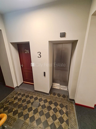 Pagalma ēka, renovēta māja, slēgts pagalms, ieeja no pagalma, ir lifts, kāpņu telpa pēc Rīga - foto 19