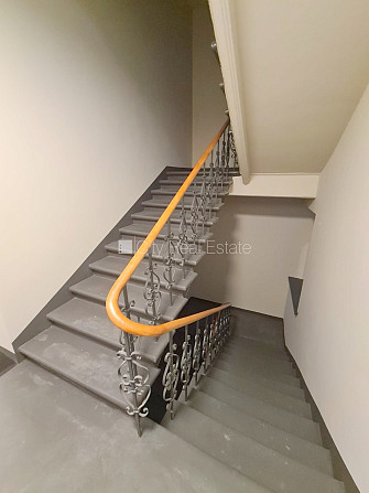 Pagalma ēka, renovēta māja, slēgts pagalms, ieeja no pagalma, ir lifts, kāpņu telpa pēc Rīga - foto 20
