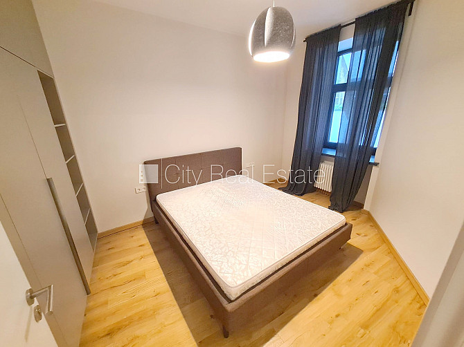Pagalma ēka, renovēta māja, slēgts pagalms, ieeja no pagalma, ir lifts, kāpņu telpa pēc Rīga - foto 12