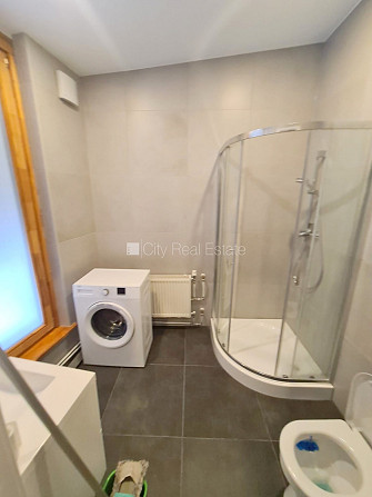 Fasādes māja, renovēta māja, slēgta teritorija, ieeja no ielas, ir lifts, kāpņu telpa pēc Rīga - foto 18