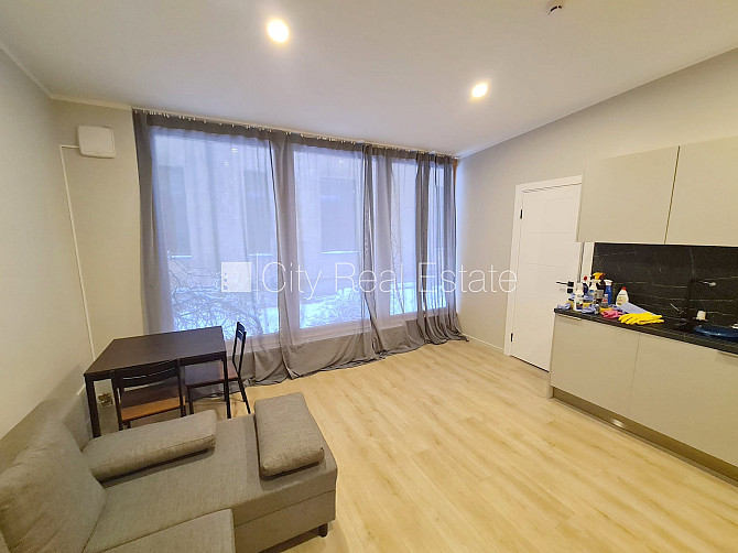 Fasādes māja, renovēta māja, slēgta teritorija, ieeja no ielas, ir lifts, kāpņu telpa pēc Rīga - foto 12