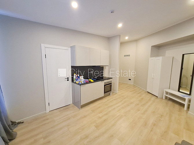Fasādes māja, renovēta māja, slēgta teritorija, ieeja no ielas, ir lifts, kāpņu telpa pēc Rīga - foto 16
