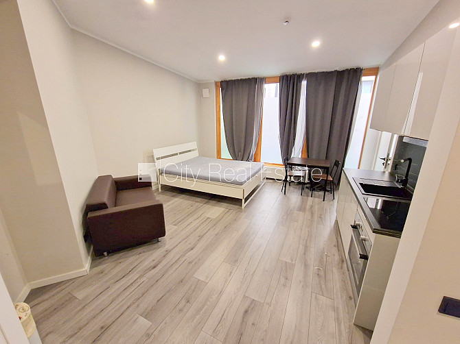 Fasādes māja, renovēta māja, slēgta teritorija, ieeja no ielas, ir lifts, kāpņu telpa pēc Rīga - foto 1