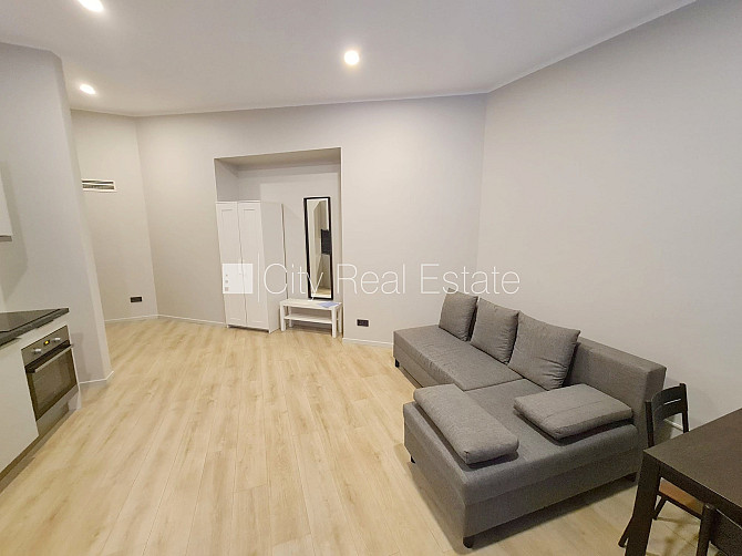 Fasādes māja, renovēta māja, slēgta teritorija, ieeja no ielas, ir lifts, kāpņu telpa pēc Rīga - foto 13