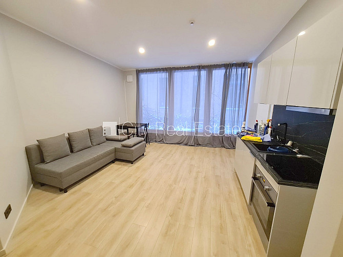 Fasādes māja, renovēta māja, slēgta teritorija, ieeja no ielas, ir lifts, kāpņu telpa pēc Rīga - foto 9