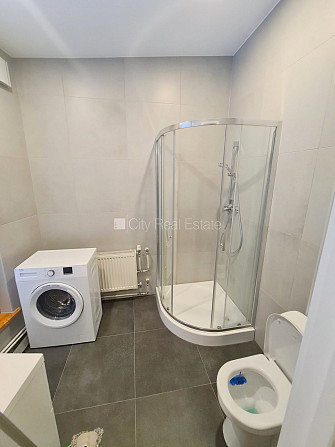 Fasādes māja, renovēta māja, slēgta teritorija, ieeja no ielas, ir lifts, kāpņu telpa pēc Rīga - foto 17