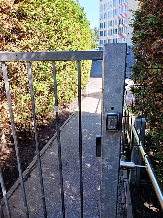Fasādes māja, renovēta māja, labiekārtota apzaļumota teritorija, vieta automašīnai, ir Rīga - foto 15