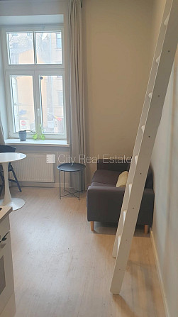 Fasādes māja, renovēta māja, slēgts pagalms, ieeja no ielas, kāpņu telpa pēc kapitālā Rīga - foto 12