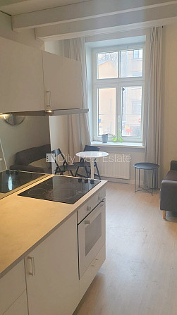 Fasādes māja, renovēta māja, slēgts pagalms, ieeja no ielas, kāpņu telpa pēc kapitālā Rīga - foto 8