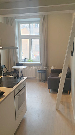 Fasādes māja, renovēta māja, slēgts pagalms, ieeja no ielas, kāpņu telpa pēc kapitālā Rīga - foto 7