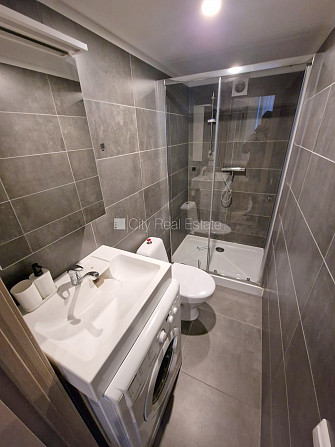 Fasādes māja, renovēta māja, slēgts pagalms, ieeja no ielas, kāpņu telpa pēc kapitālā Rīga - foto 13