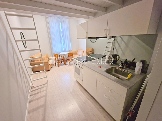 Fasādes māja, renovēta māja, slēgts pagalms, ieeja no ielas, kāpņu telpa pēc kapitālā Rīga - foto 1