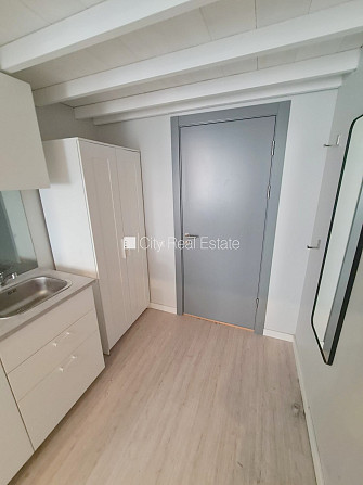 Fasādes māja, renovēta māja, slēgts pagalms, ieeja no ielas, kāpņu telpa pēc kapitālā Rīga - foto 15