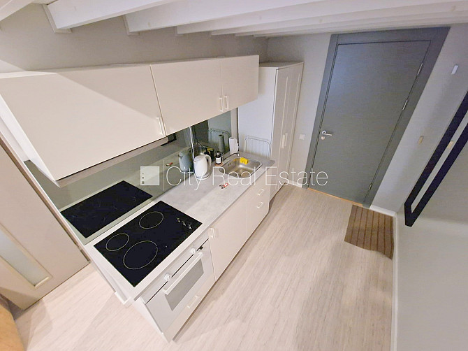 Fasādes māja, renovēta māja, slēgts pagalms, ieeja no ielas, kāpņu telpa pēc kapitālā Rīga - foto 9