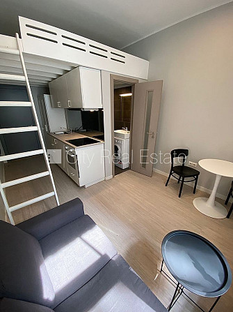 Fasādes māja, renovēta māja, slēgts pagalms, ieeja no ielas, kāpņu telpa pēc kapitālā Rīga - foto 8