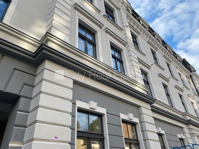 Fasādes māja, renovēta māja, slēgts pagalms, ieeja no ielas, kāpņu telpa pēc kapitālā Rīga - foto 18
