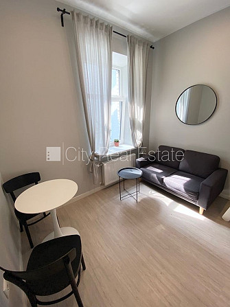 Fasādes māja, renovēta māja, slēgts pagalms, ieeja no ielas, kāpņu telpa pēc kapitālā Rīga - foto 7
