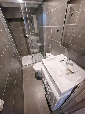 Fasādes māja, renovēta māja, slēgts pagalms, ieeja no ielas, kāpņu telpa pēc kapitālā Rīga - foto 14