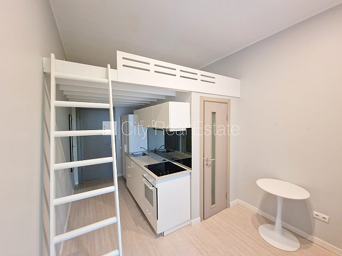 Fasādes māja, renovēta māja, slēgts pagalms, ieeja no ielas, kāpņu telpa pēc kapitālā Rīga - foto 11